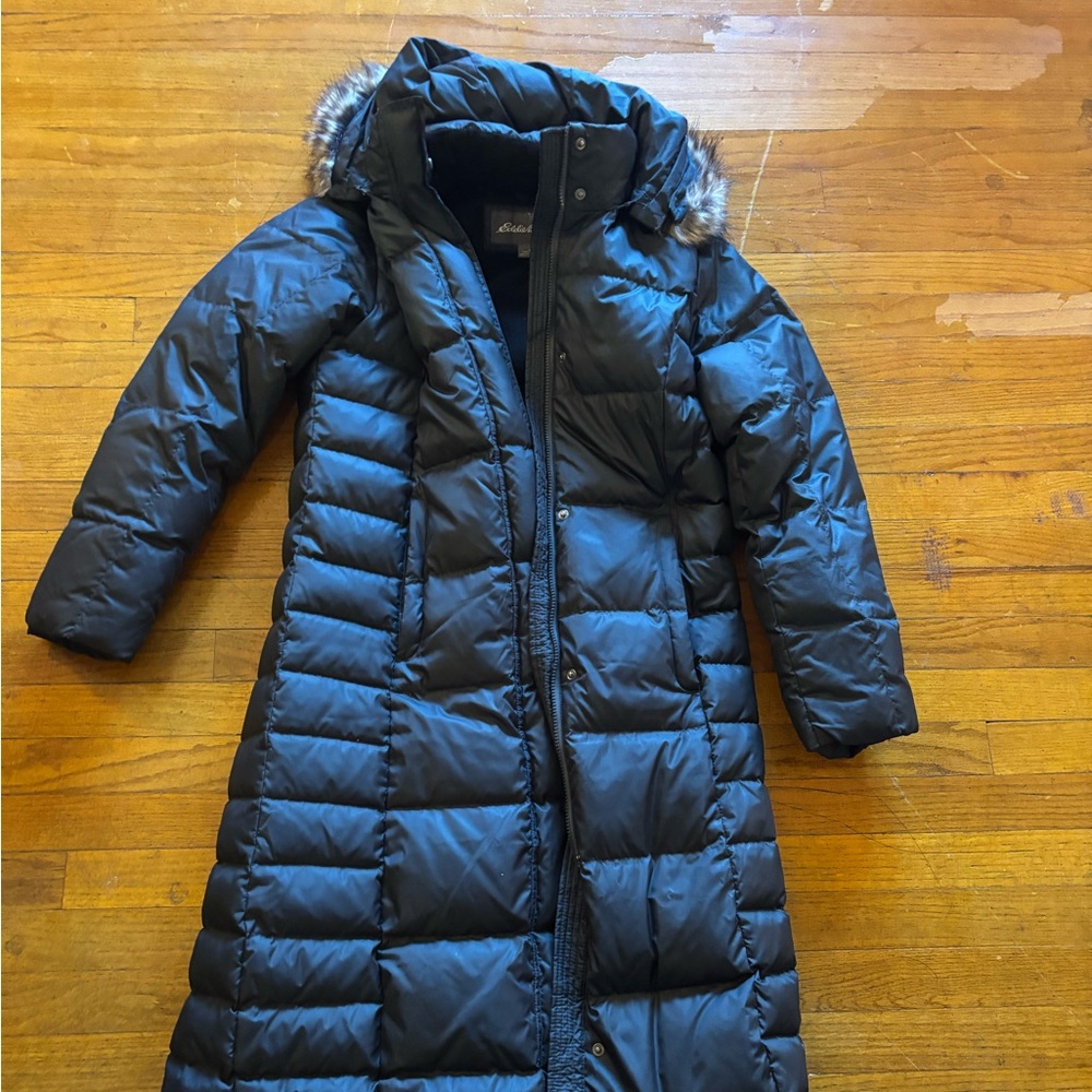 Eddie Bauer long parka in midnight blue color in almost perfect condition!